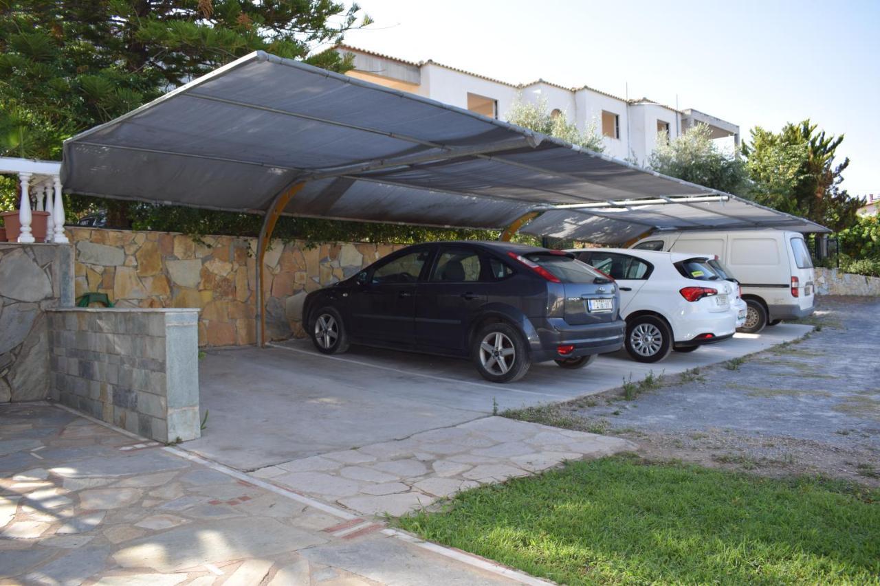 Studio Holiday Kalamata 2 Exterior foto